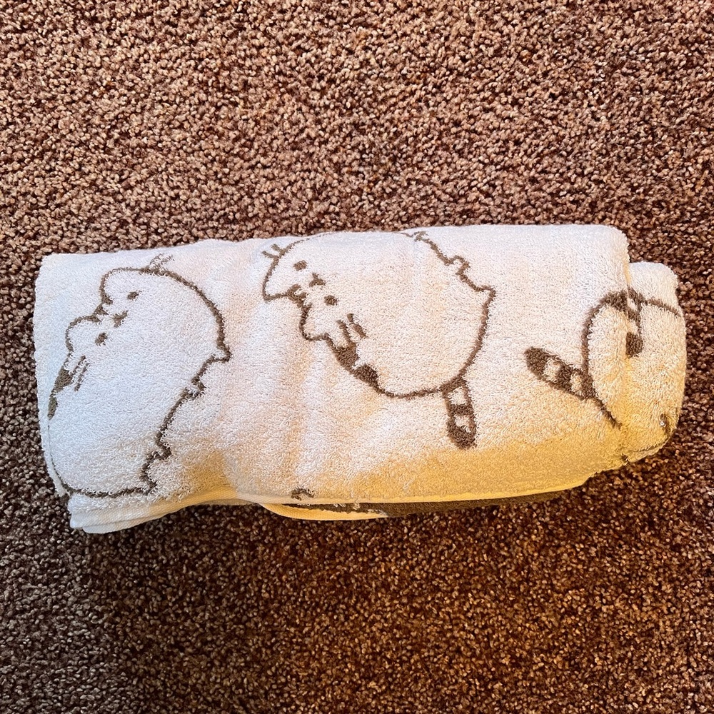 NWOT Pusheen Bath Towel